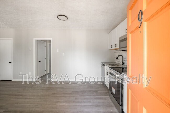 Building Photo - 3807 Woodlawn St
