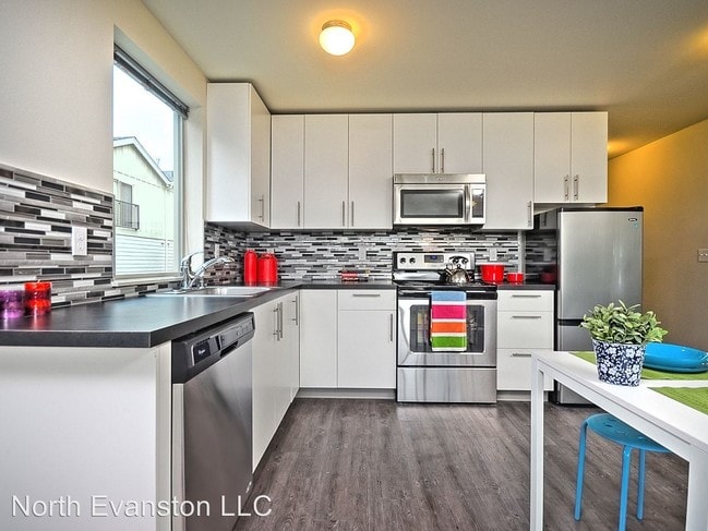 Building Photo - 3837 Evanston Ave N