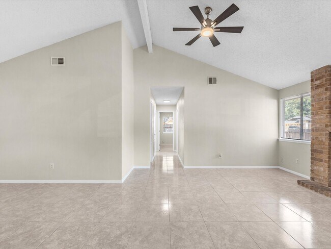 Foto del edificio - 23526 Tree House Ln