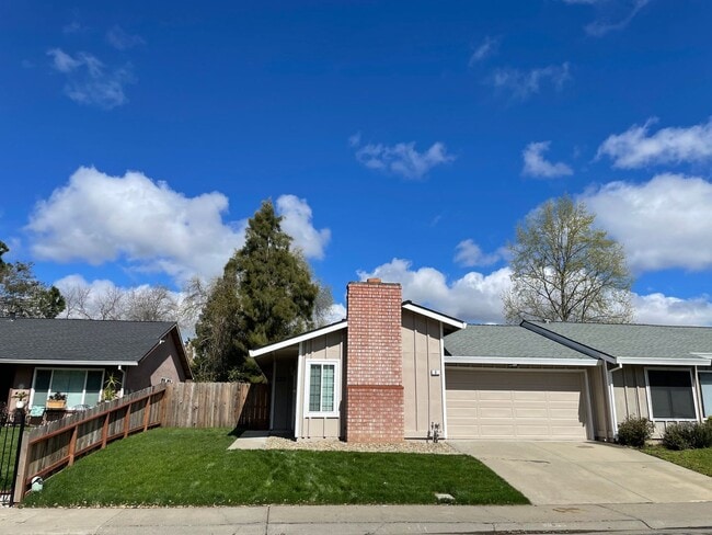 Building Photo - REMODELED DUPLEX CLOSE TO DOWNTOWN IN S. N...