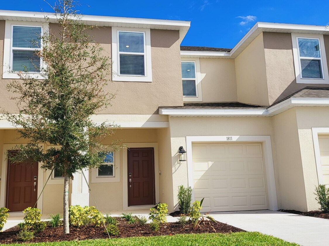 Primary Photo - Gorgeous brand new 3/2.5 Townhouse in St. ...