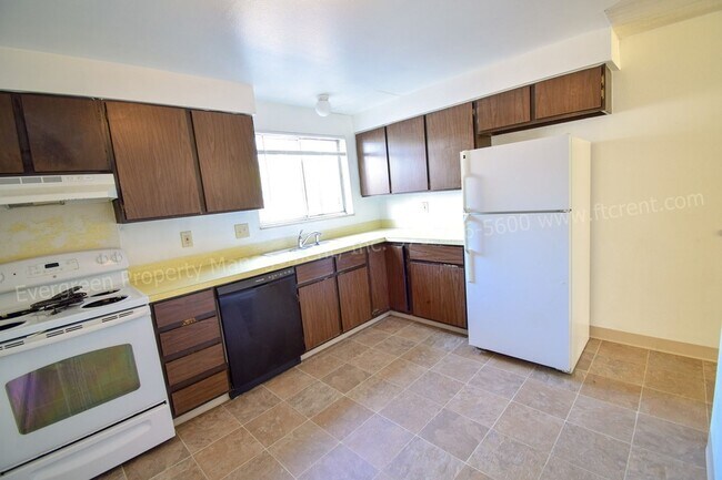Building Photo - 1724 Larch St