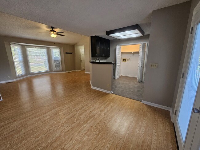 Building Photo - 1529 Stone Hill Rd