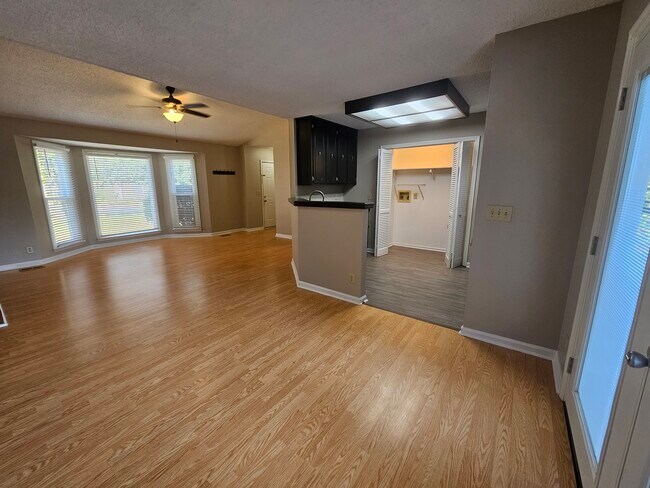 Foto del edificio - 1529 Stone Hill Rd