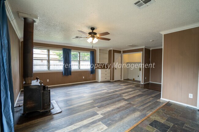 Foto del edificio - Wonderful 3BD/2BD Home minutes away from Quail Springs Mall & Chisholm Creek.
