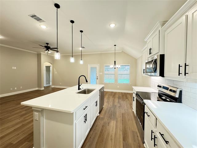 Building Photo - 802 Hardaway Ln