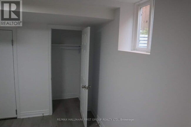 Building Photo - 1627 Baggins St