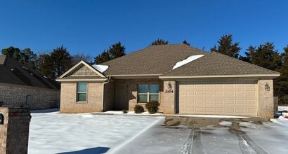 Building Photo - 2104 Rehoboth Cir