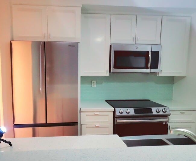Remodeled kitchen - 750 N Kings Rd