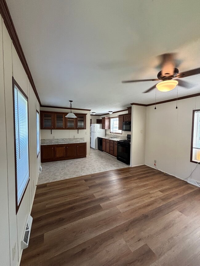 Building Photo - 40 Edgewood Dr