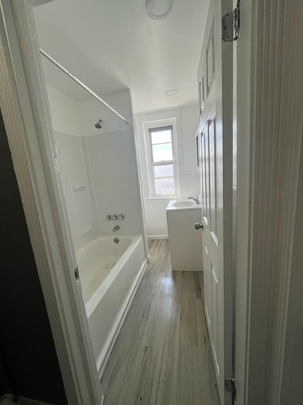 Foto del edificio - 70 Clinton Rd