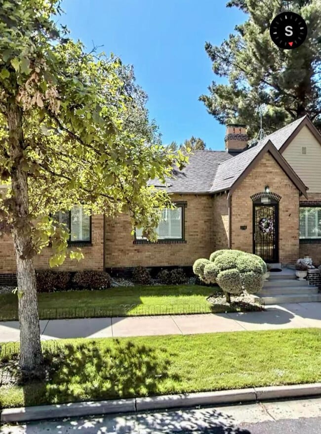 Photo - 400 S Race St House