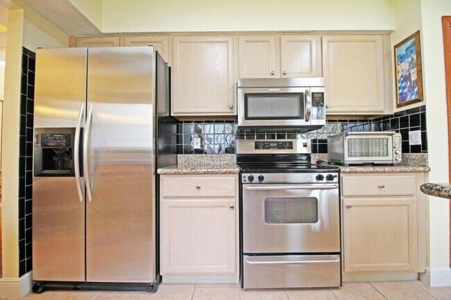 Building Photo - 2024 Normandy Circle,