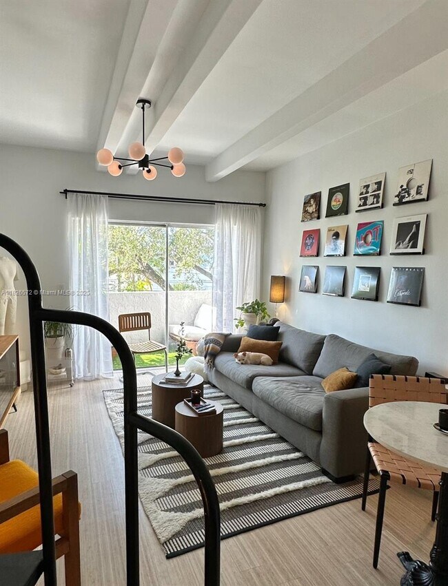 Foto del edificio - 7801 NE 4th Ct