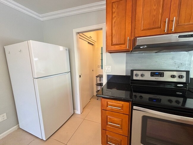 Building Photo - 98-163 Kaulike Dr.