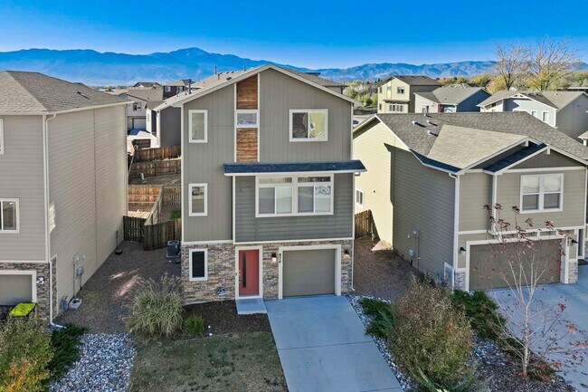 Building Photo - Modern 3bd Home Near Peterson AFB on Power...