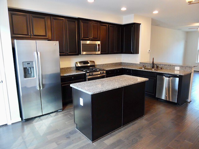 Foto del edificio - 7723 Duncannon Ln