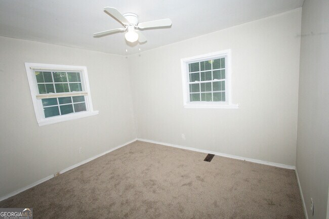 Foto del edificio - 338 Ard Pl NW