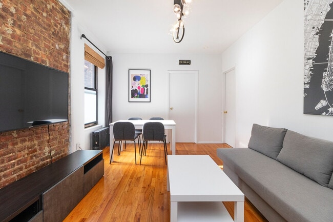 Building Photo - 319 E 95th St