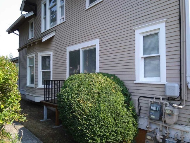Building Photo - 6002 S Oakes St