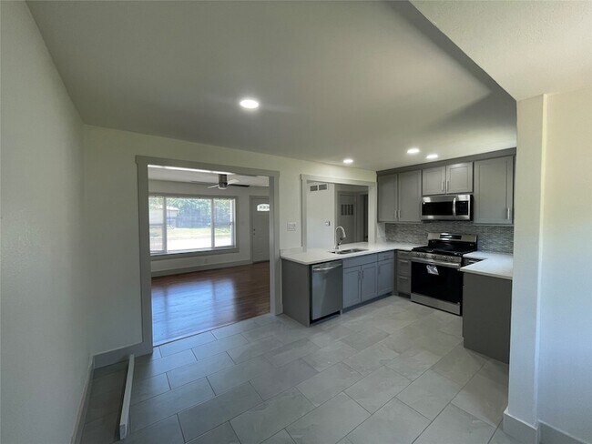 Foto del edificio - 217 Terry Rd