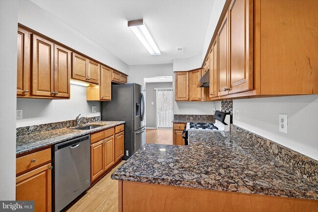 Foto del edificio - 70 Hampshire Dr