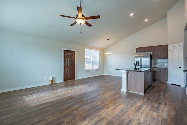 Building Photo - 609 Wheatfield Dr