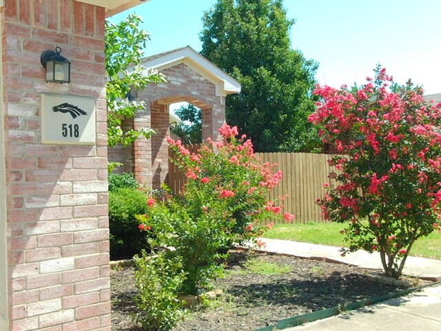 Primary Photo - 518 Lone Star Park Ln
