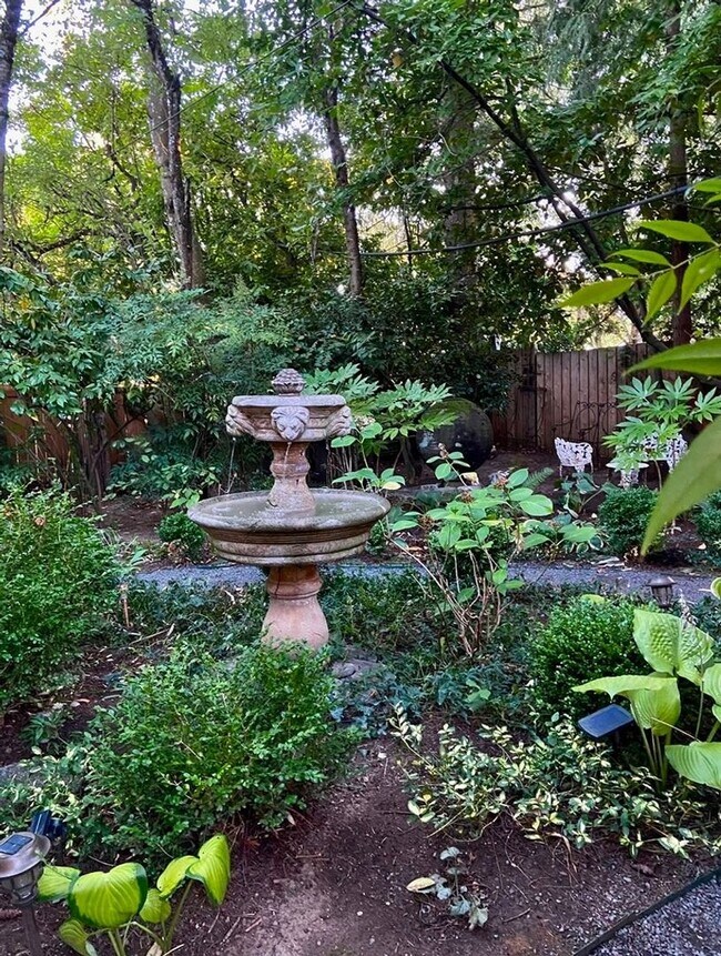 Building Photo - Charming 2BR Townhome in Portland