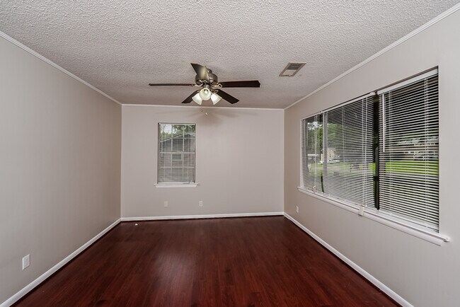Foto del edificio - 1013 Sandy Brook Cir
