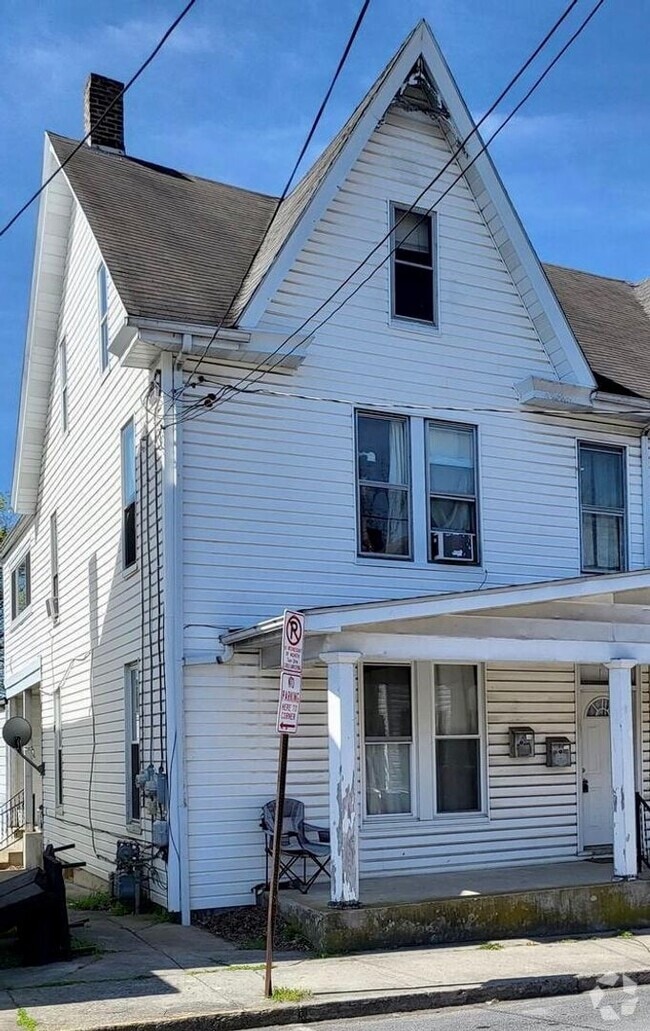 Building Photo - 18-20 N Washington St