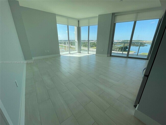Foto del edificio - 2000 Metropica Wy