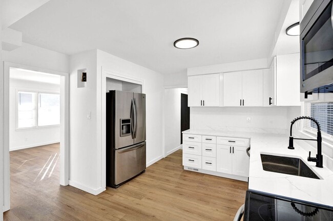 Building Photo - 3BD | 2BTH - BEAUTIFUL HOME - WEST BLOOMFIELD, MI