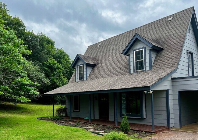 Building Photo - Country & Lake Living All-In-One