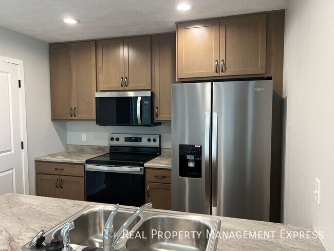 Foto del edificio - 3 Bedroom 1.5 Bathroom Townhome