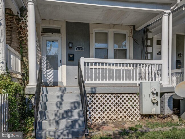 Foto del edificio - 1209 Ingraham St NW