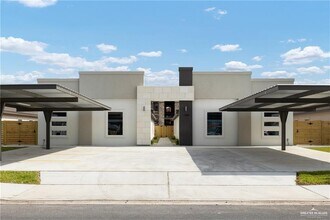 Building Photo - 1704 W Violet Dr