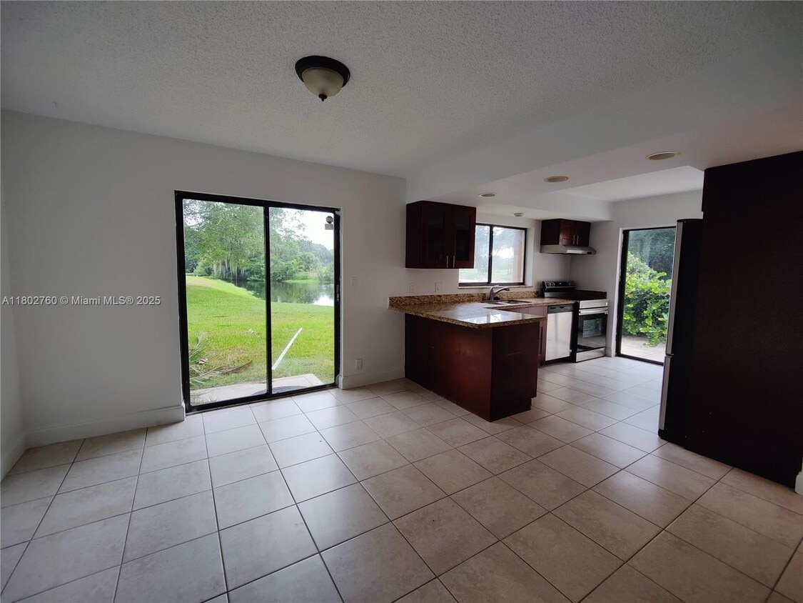 Foto principal - 181 Wimbledon Lake Dr