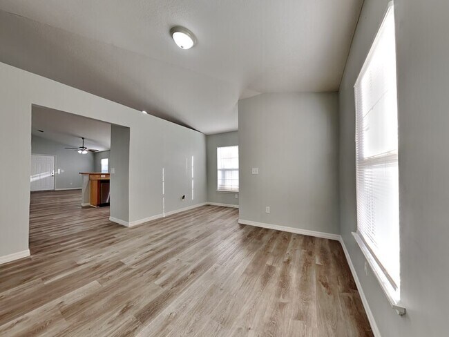 Foto del edificio - 8263 Maple St