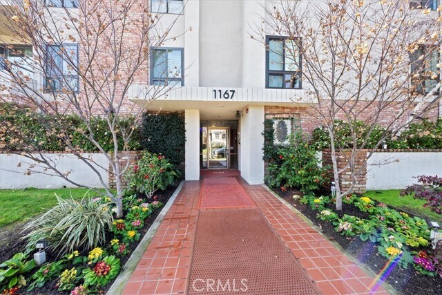 Building Photo - 1167 S Roxbury Dr