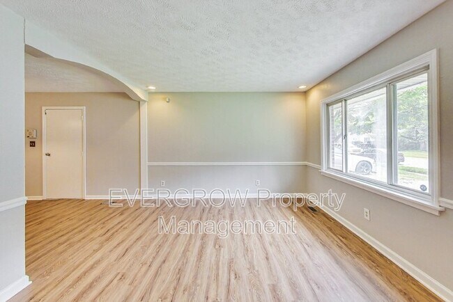 Foto del edificio - 3962 Strathmore Dr