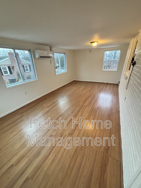 Foto del edificio - 1766 Linwood Ave