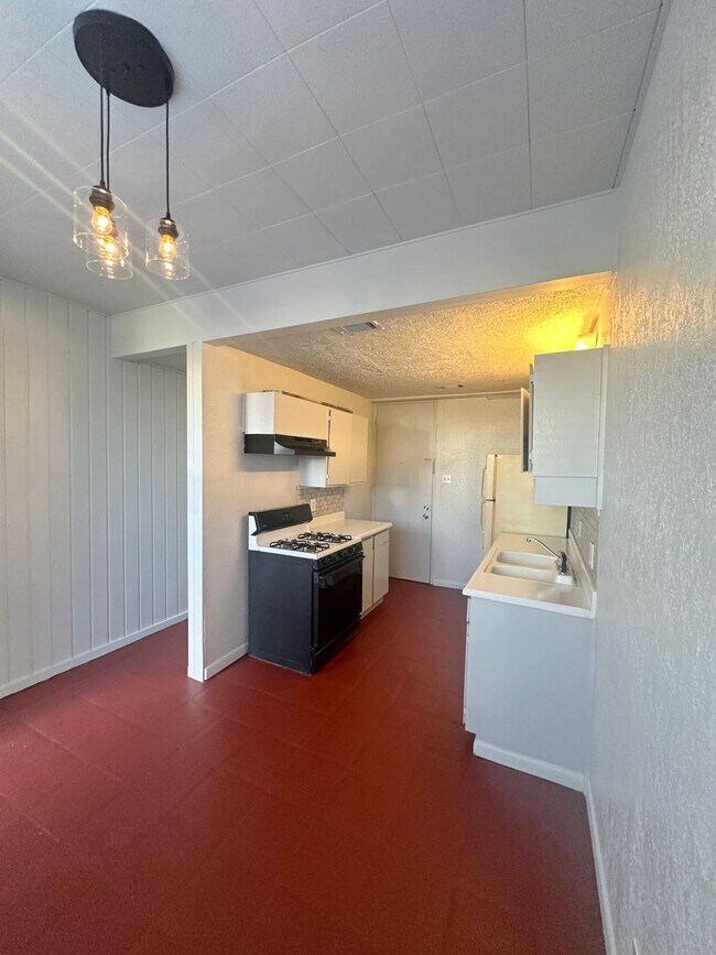 4 Lakeway St, Panorama Village, TX 77304 Townhome Rentals in Panorama