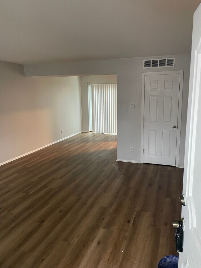 Building Photo - 1549 Meredith Dr