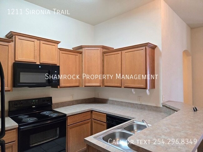 Building Photo - 3/2 Duplex- Convenient to Waco & McGregor