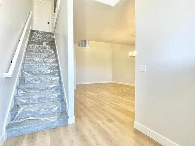 Foto del edificio - Beautiful Poolside Townhome at Mountain Ridge!