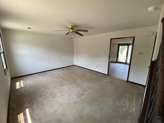 Building Photo - 5145 Cottonwood Ct