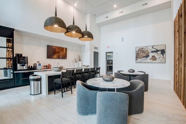 Building Photo - Tapestry Nona