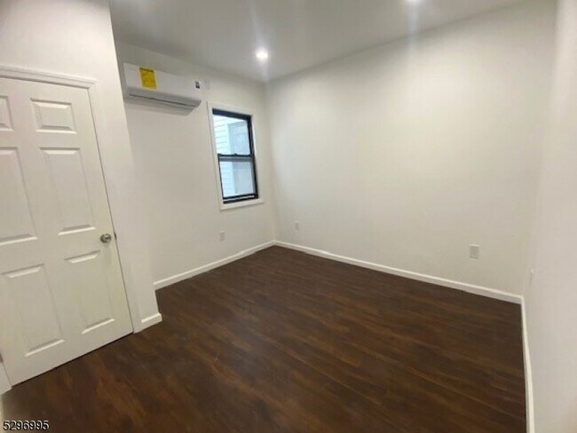 Building Photo - 40 Speedwell Ave