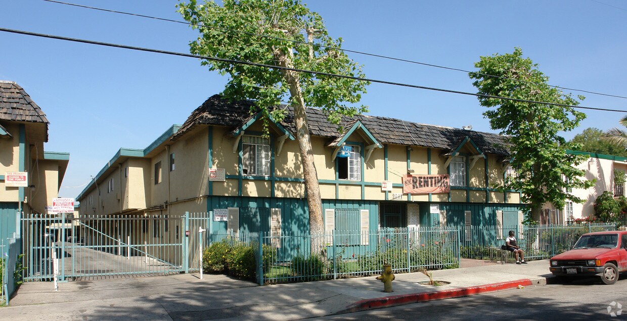 Primary Photo - 9001 Langdon Ave